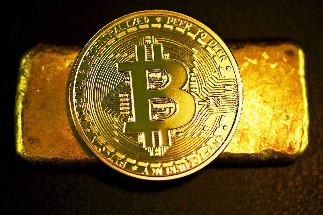 Tom Lee predicts Bitcoin's target to reach $150,000, signaling a positive outlook for the cryptocurrency.